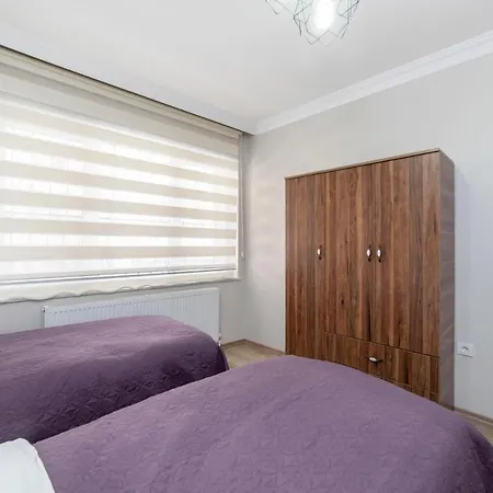 Fresh In Authentic Neighborhood Apartment *