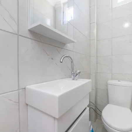 Apartment Fresh In Authentic Neighborhood