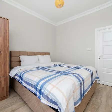 Apartment Fresh In Authentic Neighborhood *
