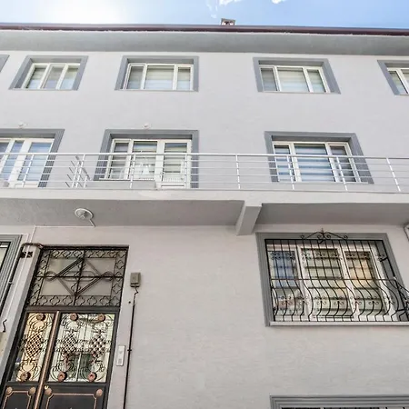 Apartment Fresh In Authentic Neighborhood