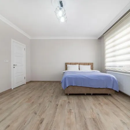Apartment Fresh In Authentic Neighborhood