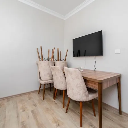 Apartment Fresh In Authentic Neighborhood